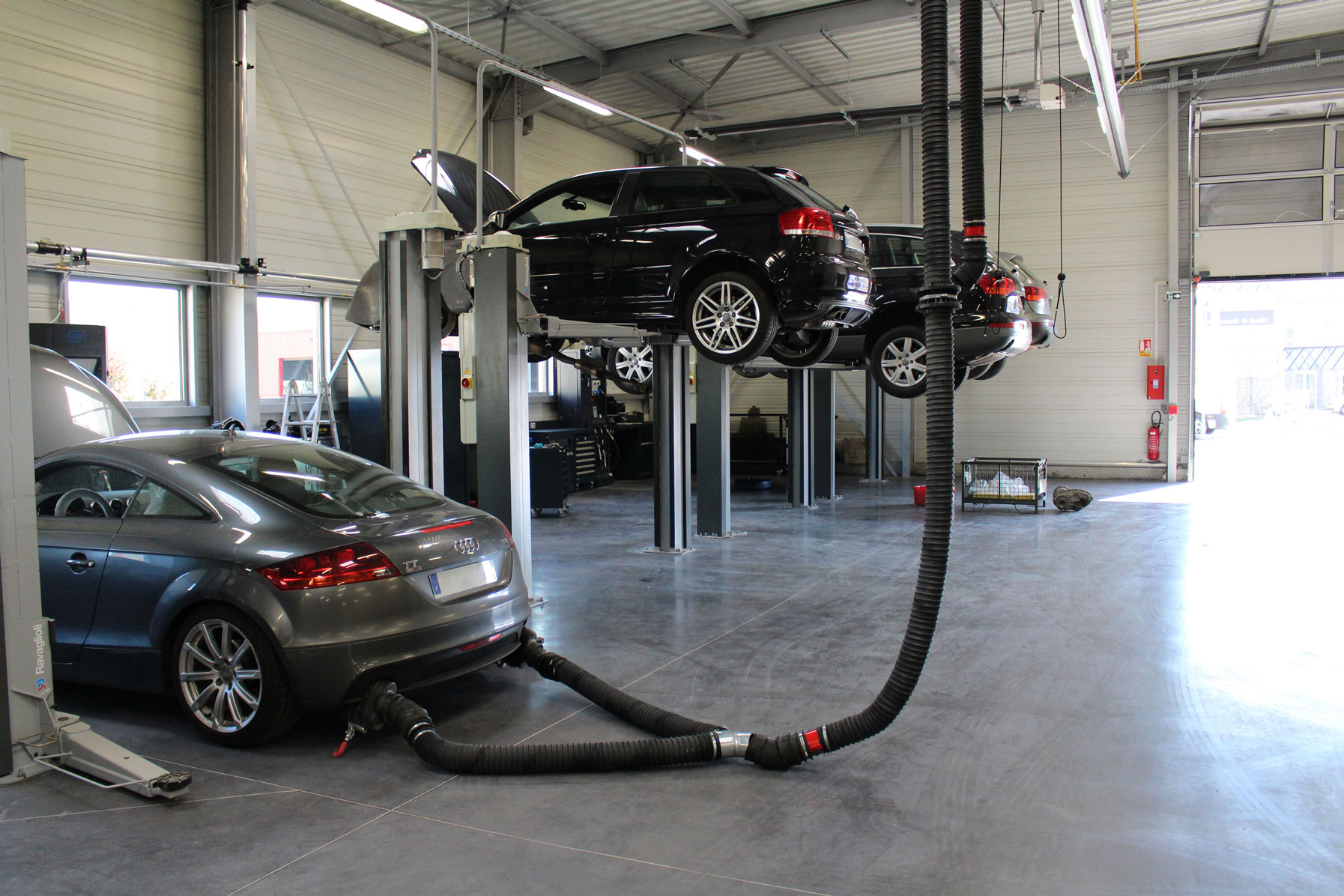 AUDIs are serviced in a workshop equipped with Ravaglioli car lifts