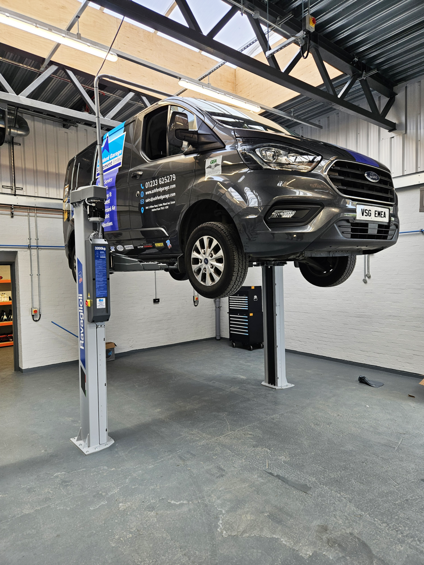 2 Post Lifts KPE32 PI 02 2 Post Lifts KPE32 PI 02